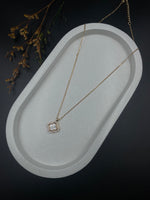 Luxe Clover – Gold Mother-of-Pearl Pendant Necklace