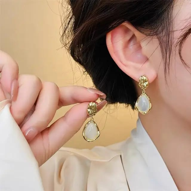 Aurora Drops” – Sculpted Elegance Earrings