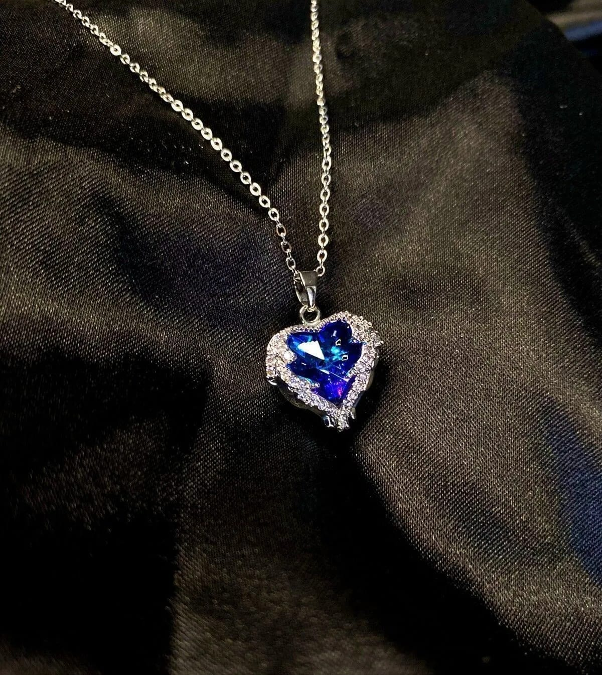 Ocean Heart Crystal Necklace – Sparkling Love Pendant