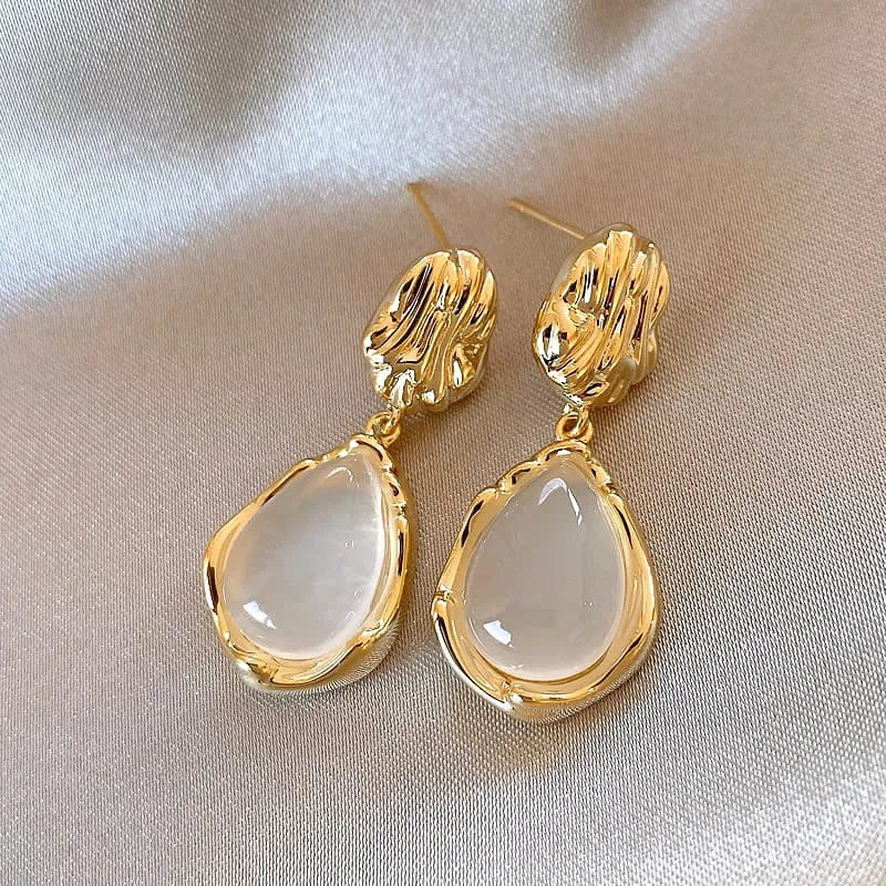 Aurora Drops” – Sculpted Elegance Earrings